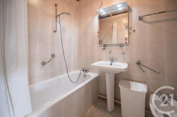 Appartement T1 à vendre  1 pièce - 31,20 m 2   LE LAVANDOU  - 83