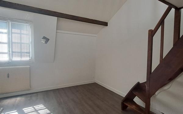 Appartement à louer    1 pièce •  Fontainebleau