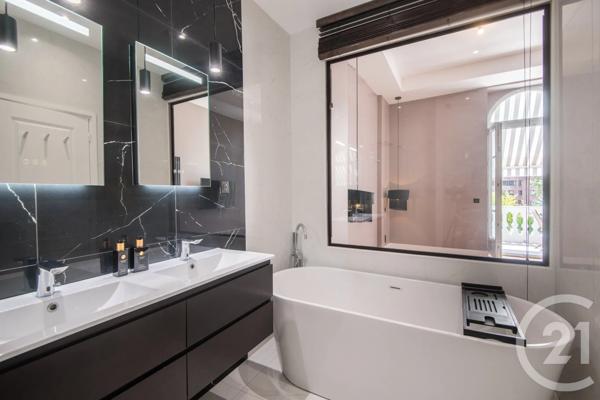 Appartement F5 à vendre  5 pièces - 134,20 m 2   NICE  - 06