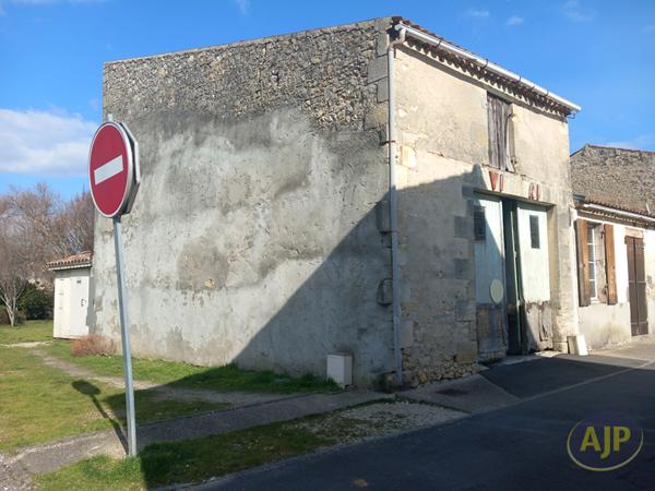 Vente parking Lesparre Medoc : 49 800 € - AJP Lesparre Immobilier