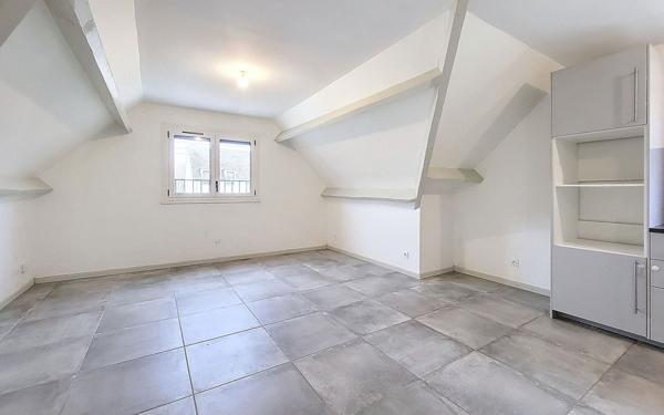 Appartement à louer    3 pièces •  Pontcarré