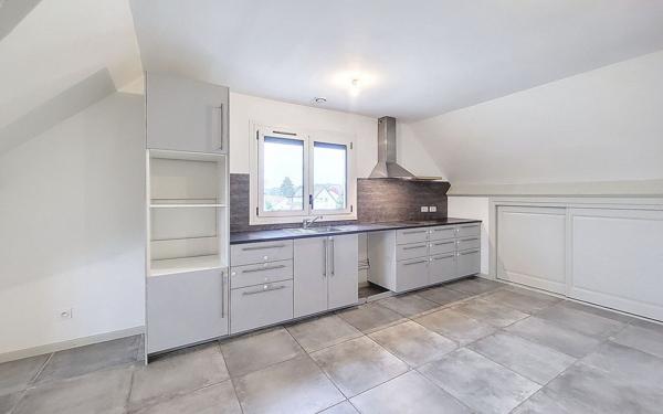 Appartement à louer    3 pièces •  Pontcarré