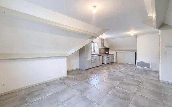 Appartement à louer    3 pièces •  Pontcarré