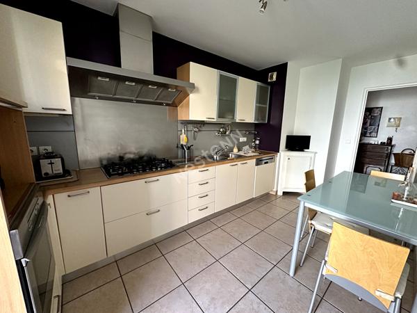 Appartement T3  83.34 m2, GRATTE-CIEL Villeurbanne , 2 chambres, balcon