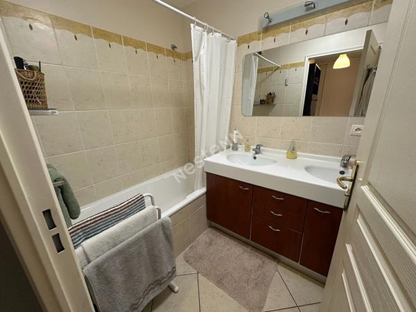 Appartement T3  83.34 m2, GRATTE-CIEL Villeurbanne , 2 chambres, balcon