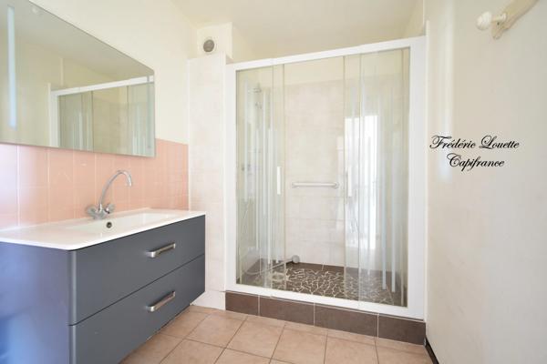AY-CHAMPAGNE – Appartement T3 avec balcon, ascenseur et grenier, dans une résidence calme et sécurisée
