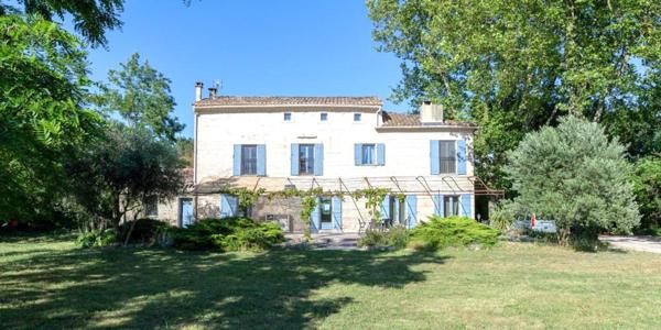 Avignon (84000) Mas rénové à Avignon 300m2