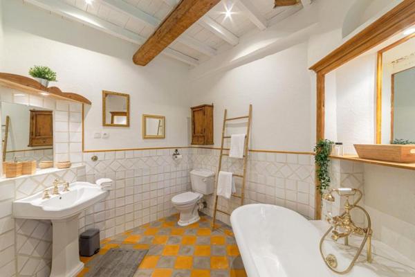 Avignon (84000) Mas rénové à Avignon 300m2