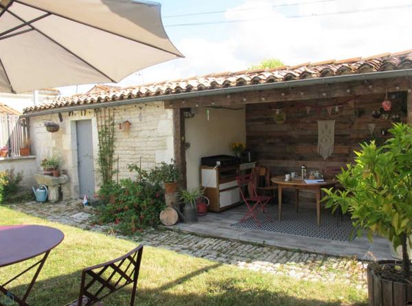 CHARENTAISE, 123M², JARDIN 840M², DEPENDANCES