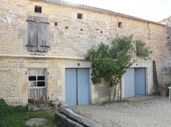 CHARENTAISE, 123M², JARDIN 840M², DEPENDANCES