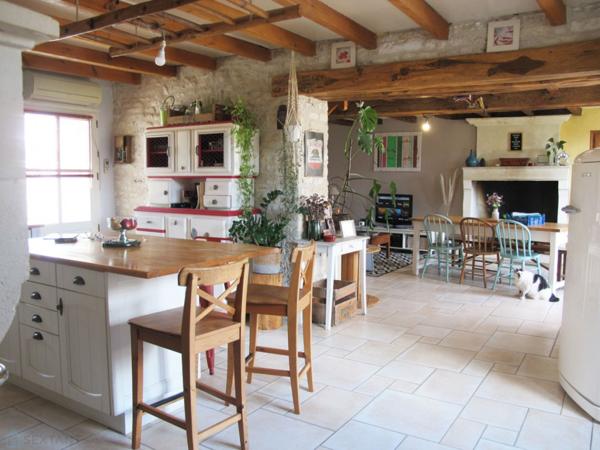 CHARENTAISE, 123M², JARDIN 840M², DEPENDANCES