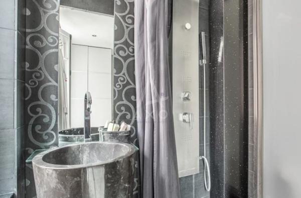 NEUILLY SUR SEINE/ SECTORISATION PASTEUR. APPARTEMENT FAMILIAL 3 CHAMBRES CAVE ET PARKING