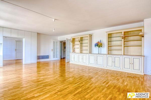 Versailles Notre-Dame Pars Appartement duplex 6 pièce(s) 150 m² carrez situé au 3ème et dernier étage avec ascenseur, balcon, cave et parkings 1 596 500 € **  - Référence  28384