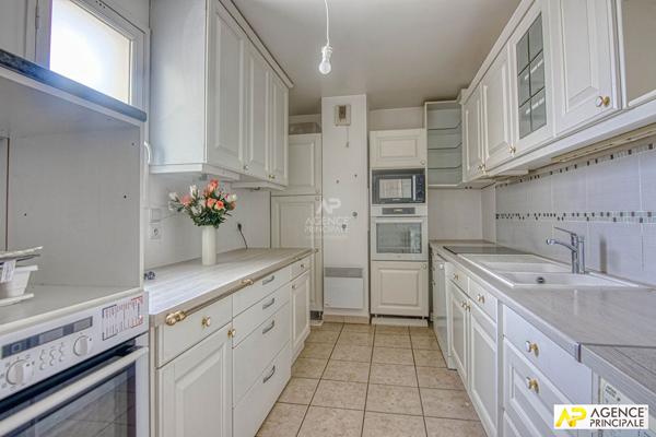 Versailles Notre-Dame Pars Appartement duplex 6 pièce(s) 150 m² carrez situé au 3ème et dernier étage avec ascenseur, balcon, cave et parkings 1 596 500 € **  - Référence  28384