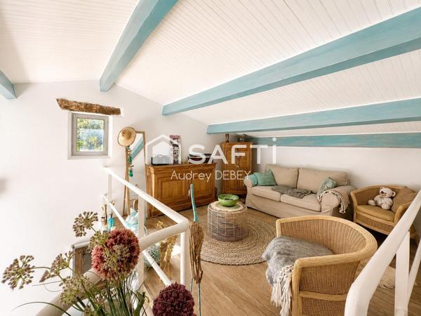LA CADIÈRE-D’AZUR  UNE PROPRIÉTÉ QUI NE CHERCHE PAS À IMITER LA PROVENCE ELLE EN POSSÈDE DÉJÀ L’ÂME.