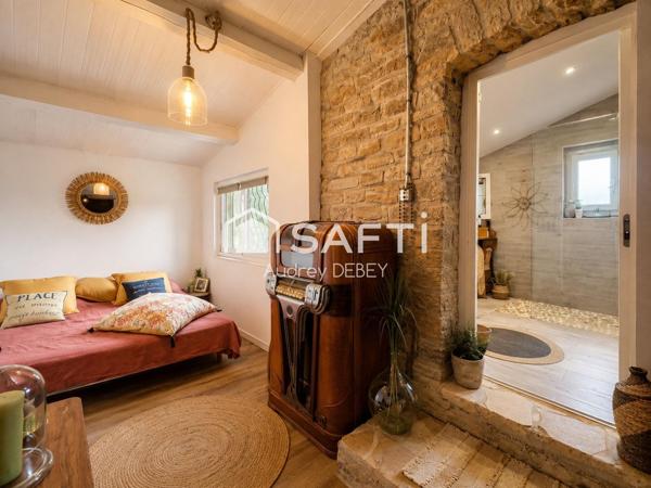 LA CADIÈRE-D’AZUR  UNE PROPRIÉTÉ QUI NE CHERCHE PAS À IMITER LA PROVENCE ELLE EN POSSÈDE DÉJÀ L’ÂME.