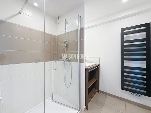 Appartement T2 avec terrasse, ascenseur et parking sécurisé à Saint-Malo