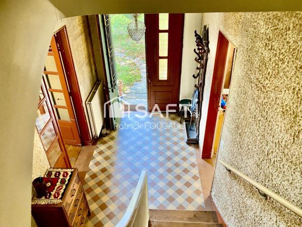 Maison en pierres avec beau terrain clos de murs