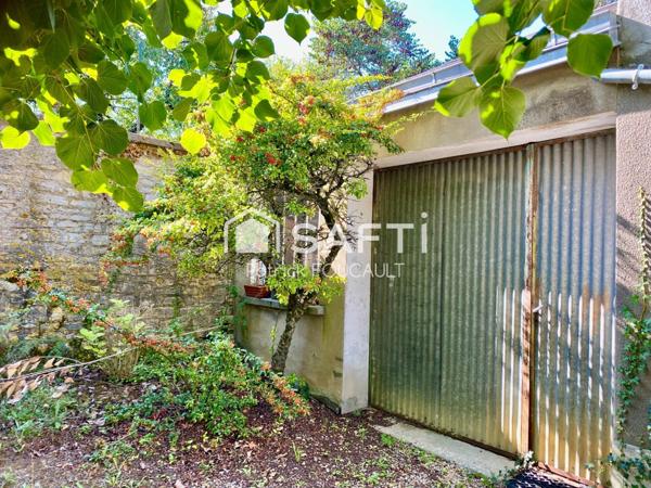 Maison en pierres avec beau terrain clos de murs