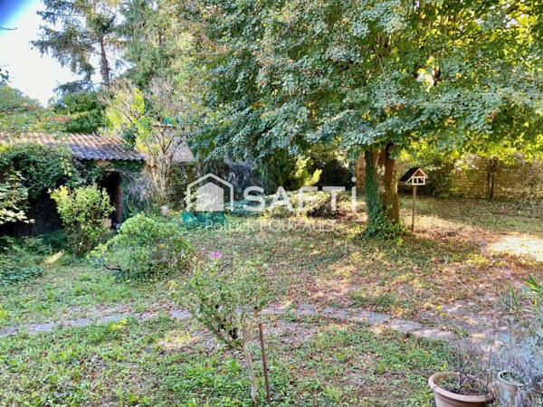 Maison en pierres avec beau terrain clos de murs