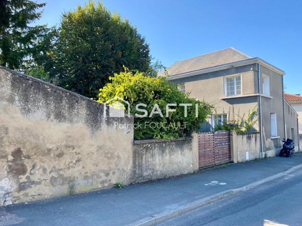 Maison en pierres avec beau terrain clos de murs