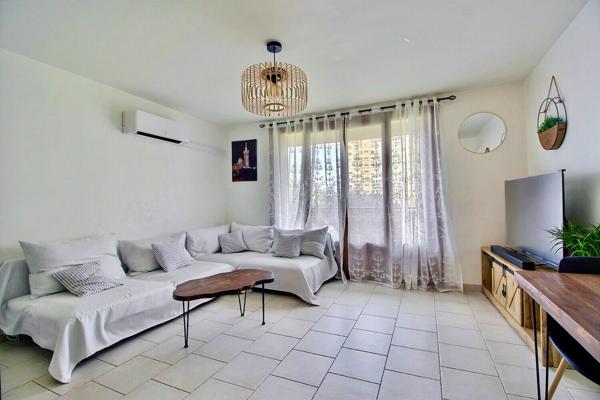 Appartement Marseille de type 5 de 96m² avec balcon et cave privative dans une résidence sécurisée