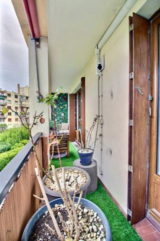 Appartement Marseille de type 5 de 96m² avec balcon et cave privative dans une résidence sécurisée