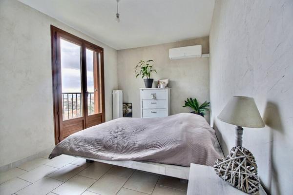 Appartement Marseille de type 5 de 96m² avec balcon et cave privative dans une résidence sécurisée