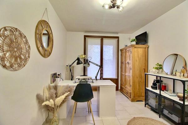 Appartement Marseille de type 5 de 96m² avec balcon et cave privative dans une résidence sécurisée