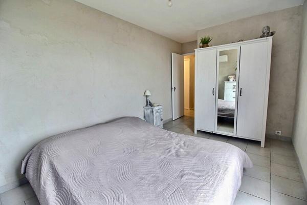Appartement Marseille de type 5 de 96m² avec balcon et cave privative dans une résidence sécurisée
