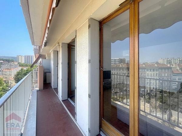 A VENDRE 13003 MARSEILLE JOLIETTE HOPITAL EUROPEEN APPARTEMENT T3 BALCON GARAGE CAVE