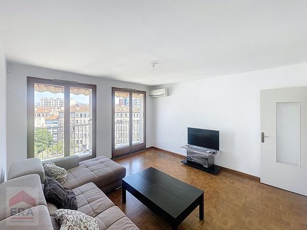 A VENDRE 13003 MARSEILLE JOLIETTE HOPITAL EUROPEEN APPARTEMENT T3 BALCON GARAGE CAVE