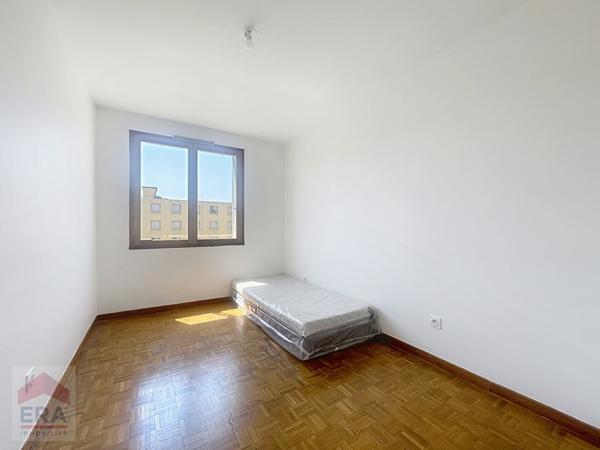 A VENDRE 13003 MARSEILLE JOLIETTE HOPITAL EUROPEEN APPARTEMENT T3 BALCON GARAGE CAVE