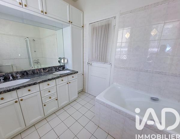 Maison à vendre 11 pièces 232 m² Jouy-en-Josas