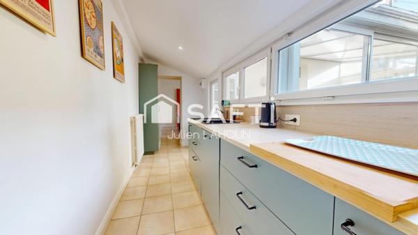 Charmante maison de ville, 3 chambres, cours et garage