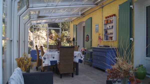 Grande maison dans son écrin de verdure