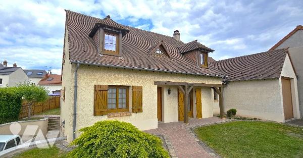 Maison de 171m² entièrement rénovée, avec studio indépendant et idéalement située.