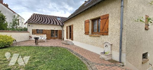 Maison de 171m² entièrement rénovée, avec studio indépendant et idéalement située.