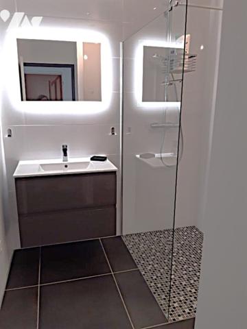 Maison de 171m² entièrement rénovée, avec studio indépendant et idéalement située.