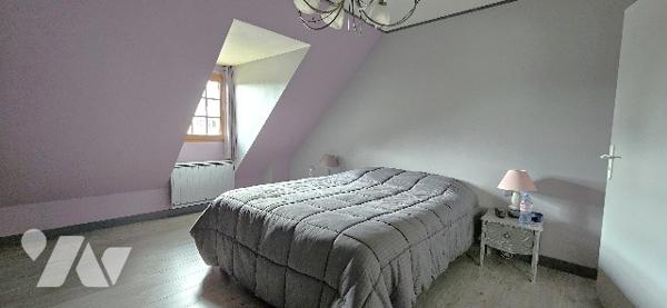 Maison de 171m² entièrement rénovée, avec studio indépendant et idéalement située.