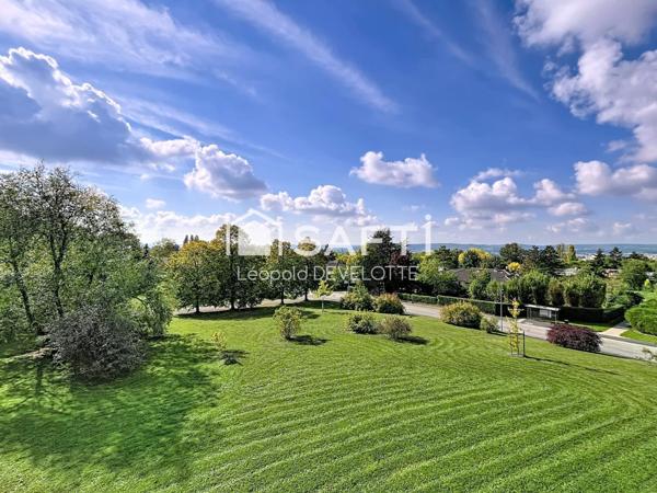 Superbe appartement avec balcon et stationnement