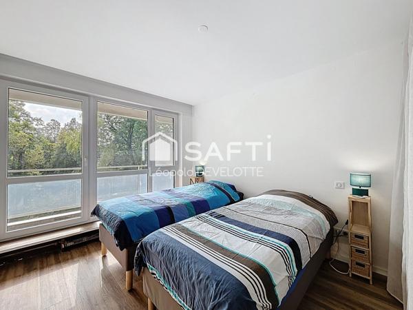 Superbe appartement avec balcon et stationnement