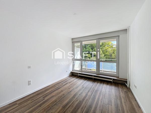 Superbe appartement avec balcon et stationnement