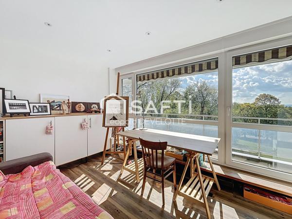 Superbe appartement avec balcon et stationnement