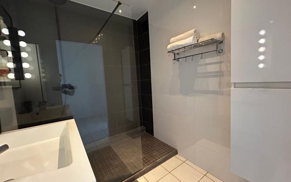 Appartement à vendre    2 pièces • 40,99 m2 Saint-François