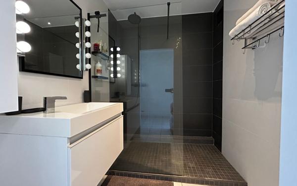 Appartement à vendre    2 pièces • 40,99 m2 Saint-François