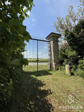 Belle maison familiale de caractère dans un cadre bucolique – Fin XVIIIe siècle.