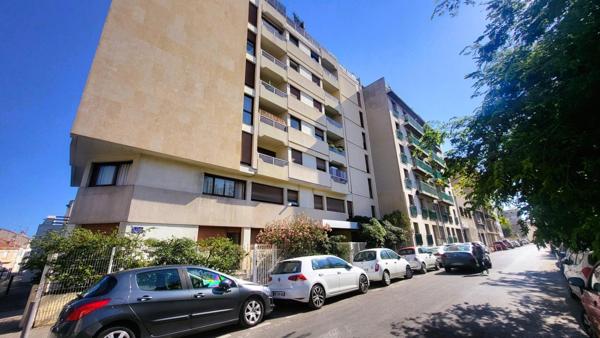 Appartement T3+ Bureau  comme une maison avec terrasse 65 m², dépendance et cave