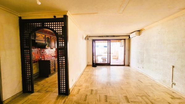 Appartement T3+ Bureau  comme une maison avec terrasse 65 m², dépendance et cave