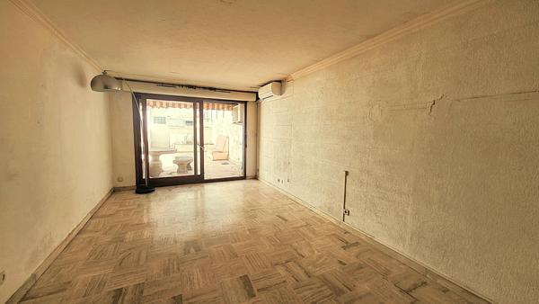 Appartement T3+ Bureau  comme une maison avec terrasse 65 m², dépendance et cave